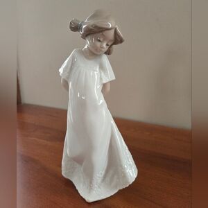 Vintage Nao by Lladro So Shy #1109